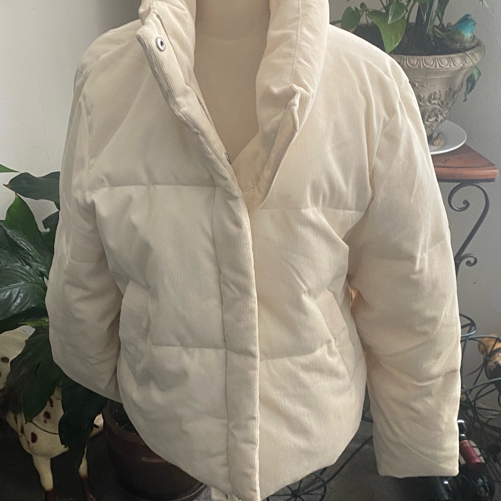 Chic Women's Cream Puffer Jacket